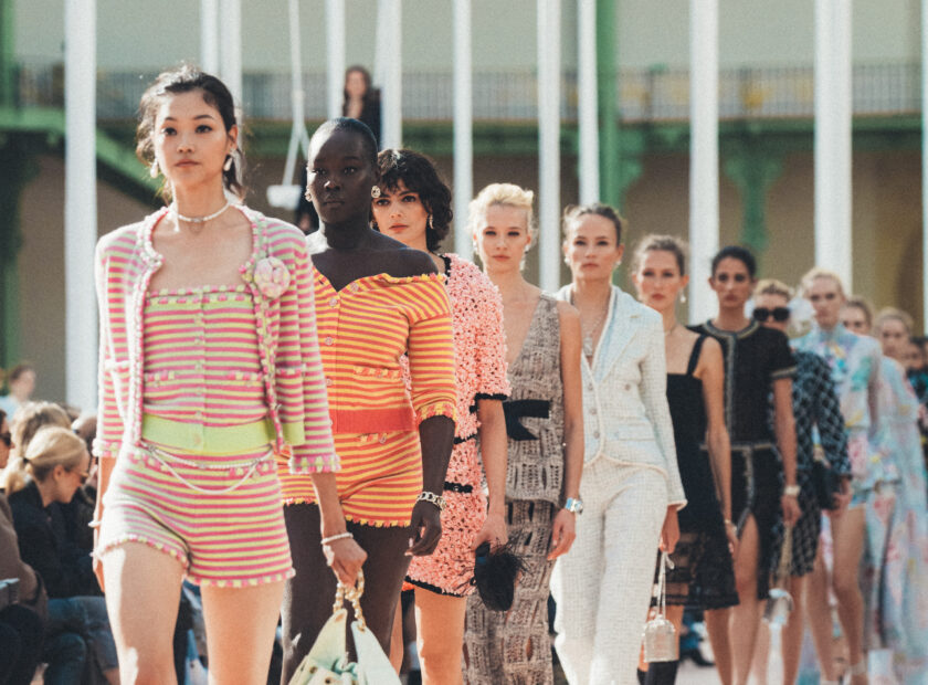 CHANEL Primavera-Verano 2025: Un Tributo a la Libertad en el Grand Palais