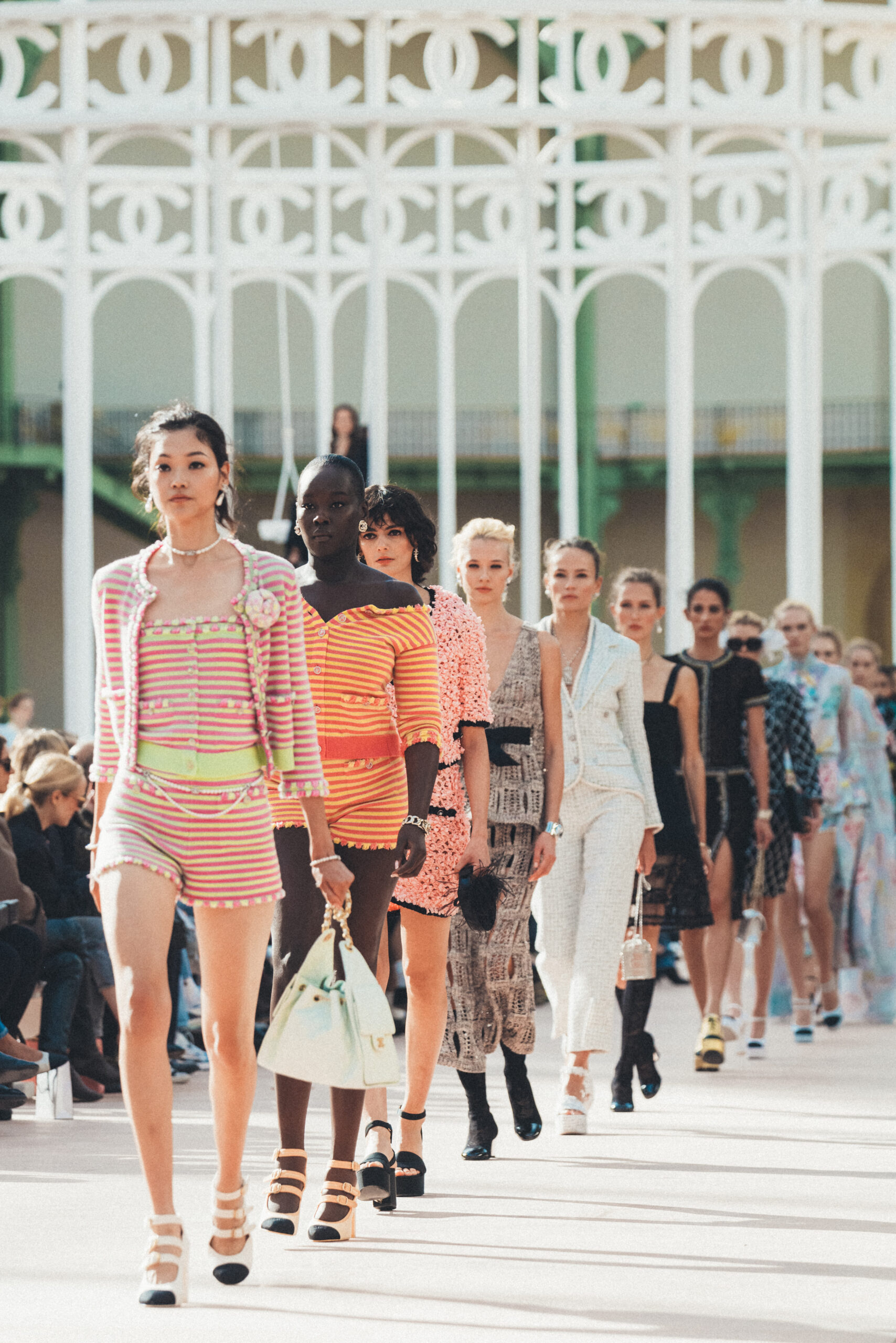 Chanel Primavera-Verano 2025: un tributo a la libertad en el Grand Palais