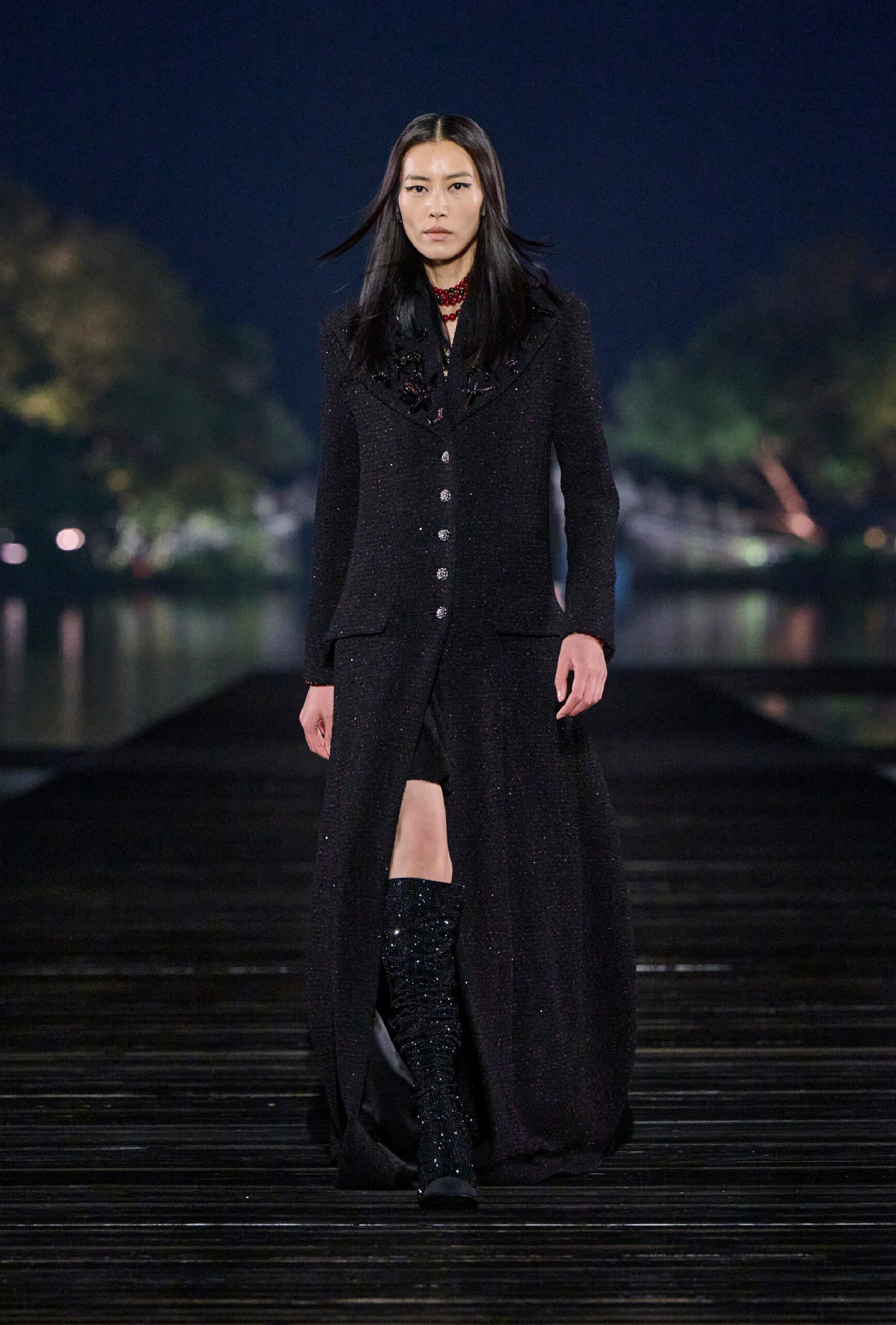 CHANEL CELEBRA LOS MÉTIERS D’ART 2024/25 EN EL EMBLEMÁTICO LAGO DEL OESTE DE HANGZHOU, CHINA