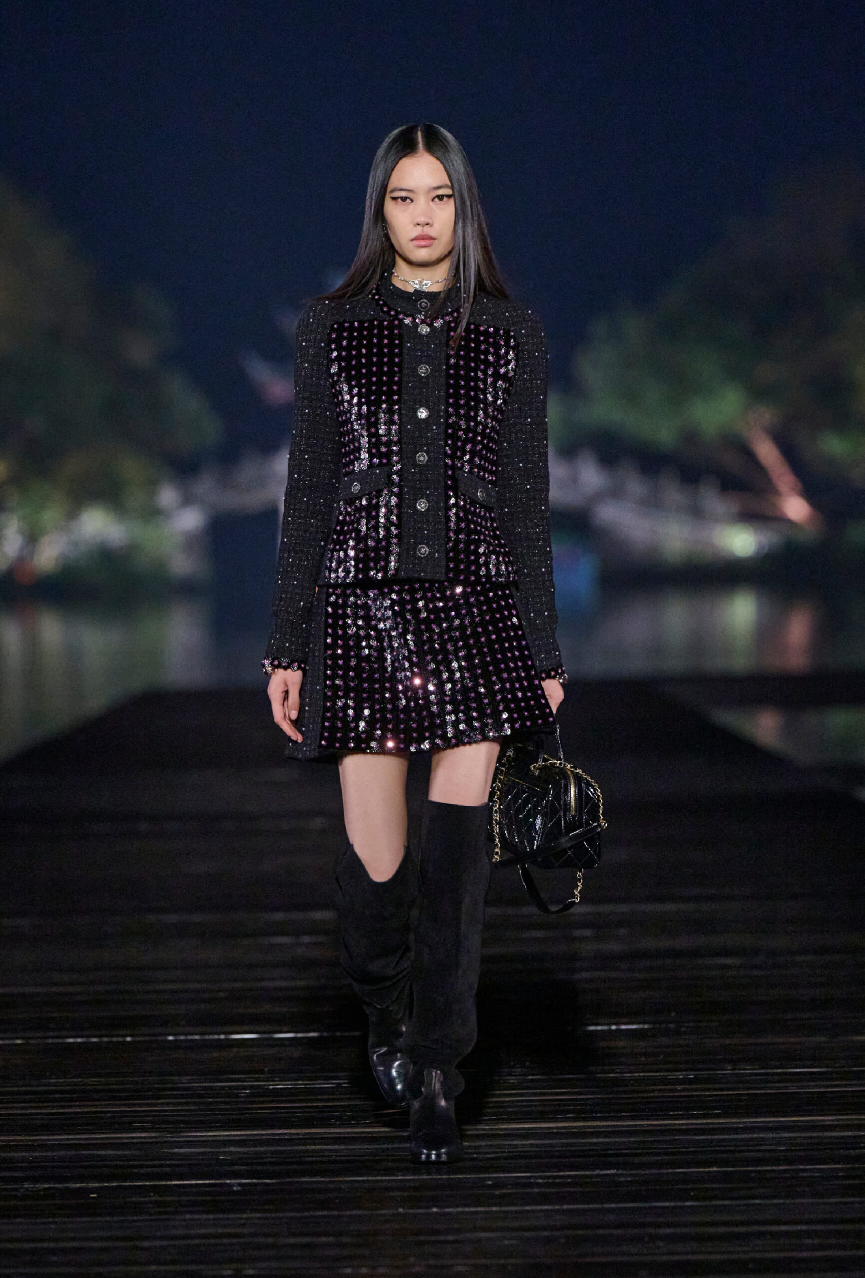 CHANEL CELEBRA LOS MÉTIERS D’ART 2024/25 EN EL EMBLEMÁTICO LAGO DEL OESTE DE HANGZHOU, CHINA